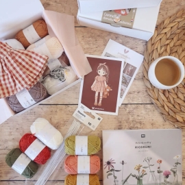 Un petit aperçu des dernières commandes.

Je suis un peu partout à la fois en ce moment : en famille, derrière mon crochet, à préparer vos commandes… et forcément, un peu moins présente par ici !

Merci pour votre patience et votre confiance, c’est toujours un bonheur de préparer vos petits colis.